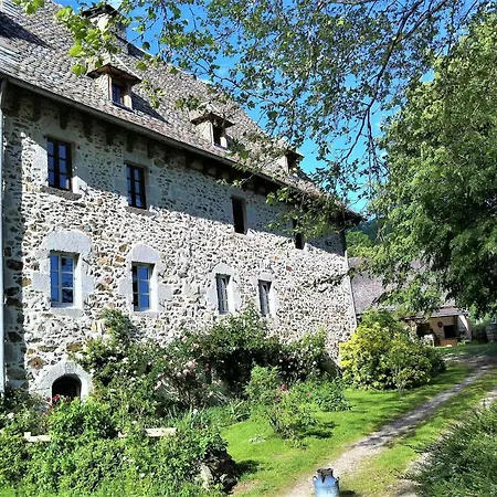 Holiday home Domaine Des Cazottes Ladinhac