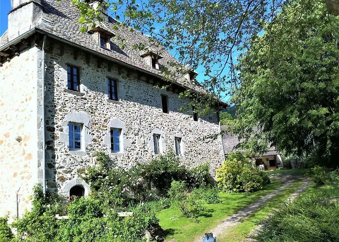 Holiday home Domaine Des Cazottes Ladinhac